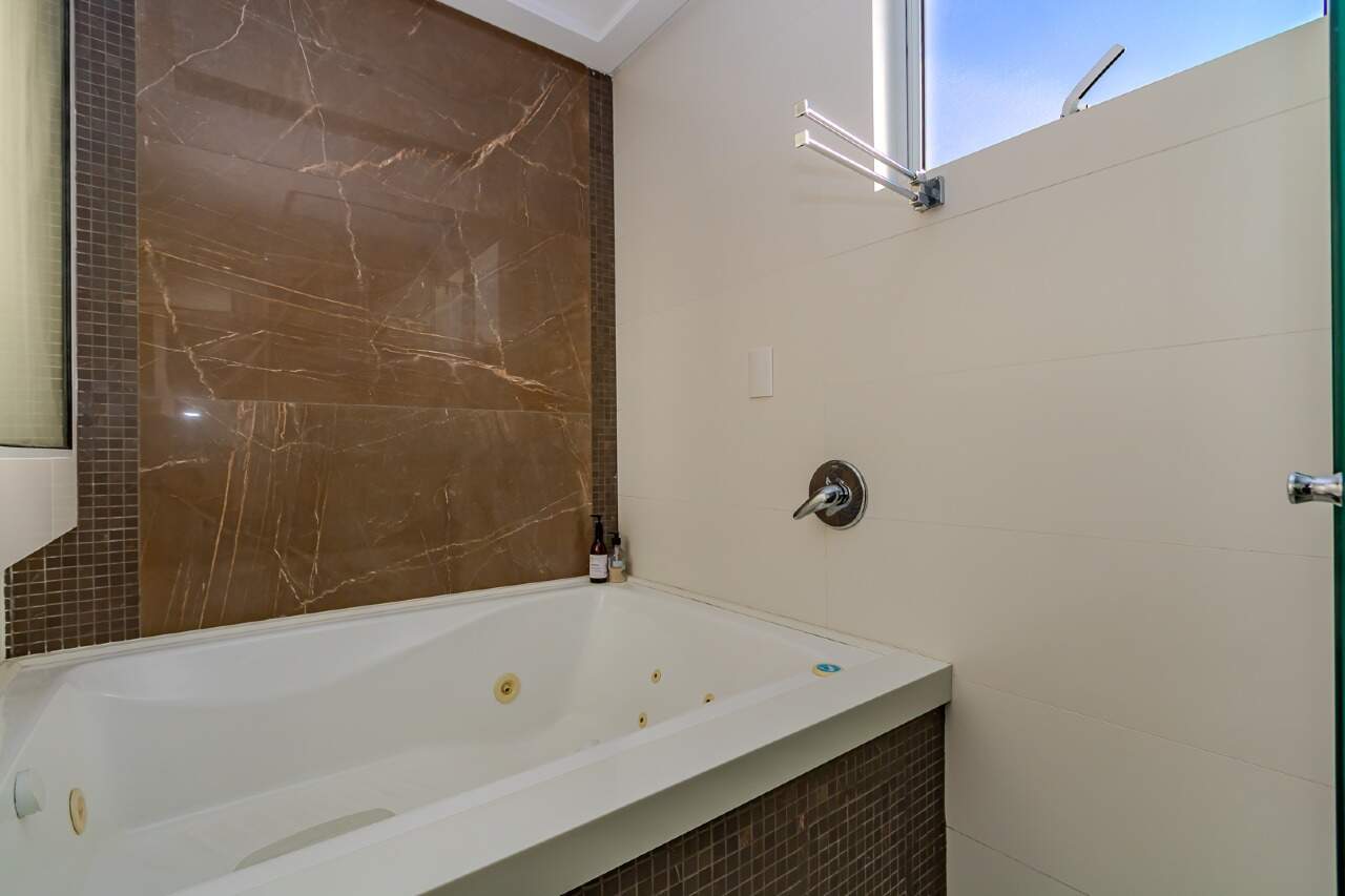 Apartamento à venda no Pioneiros: 
