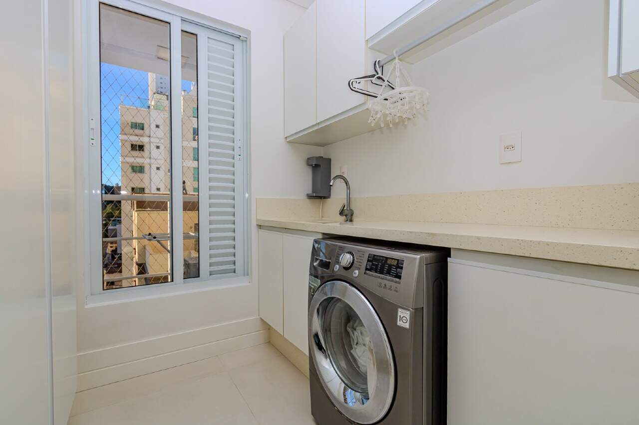 Apartamento à venda no Pioneiros: 