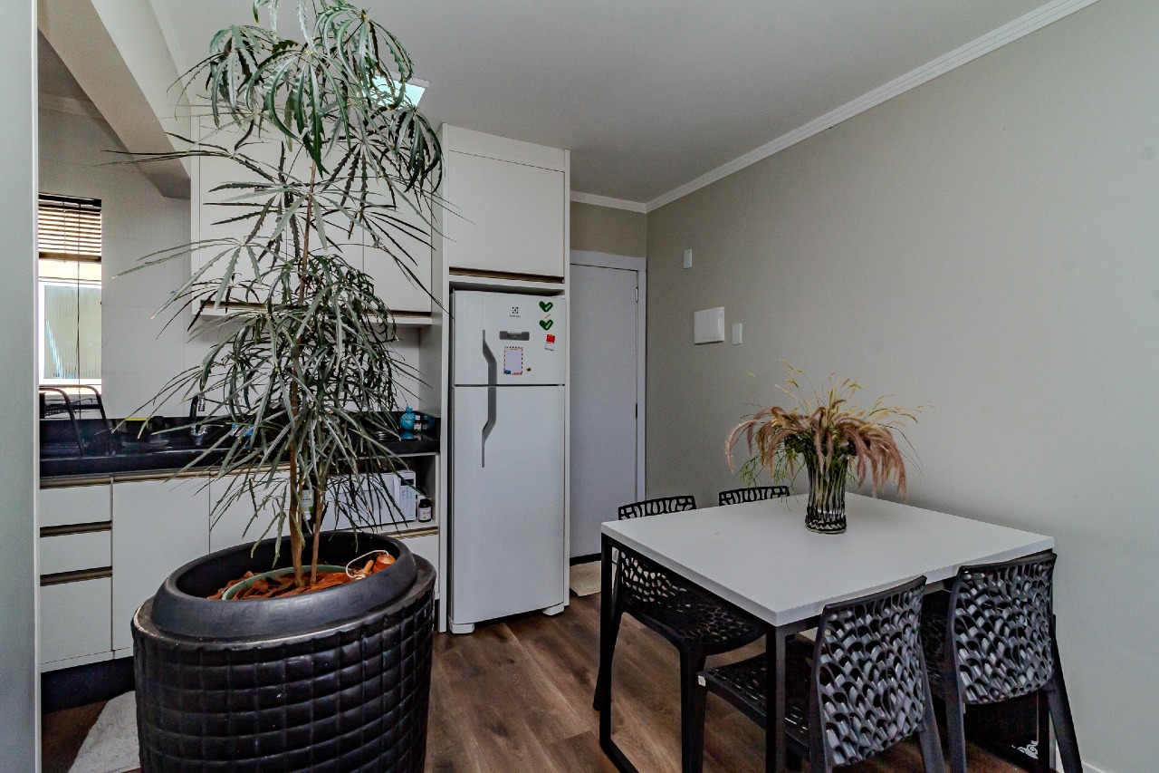 Apartamento à venda no Pioneiros: 