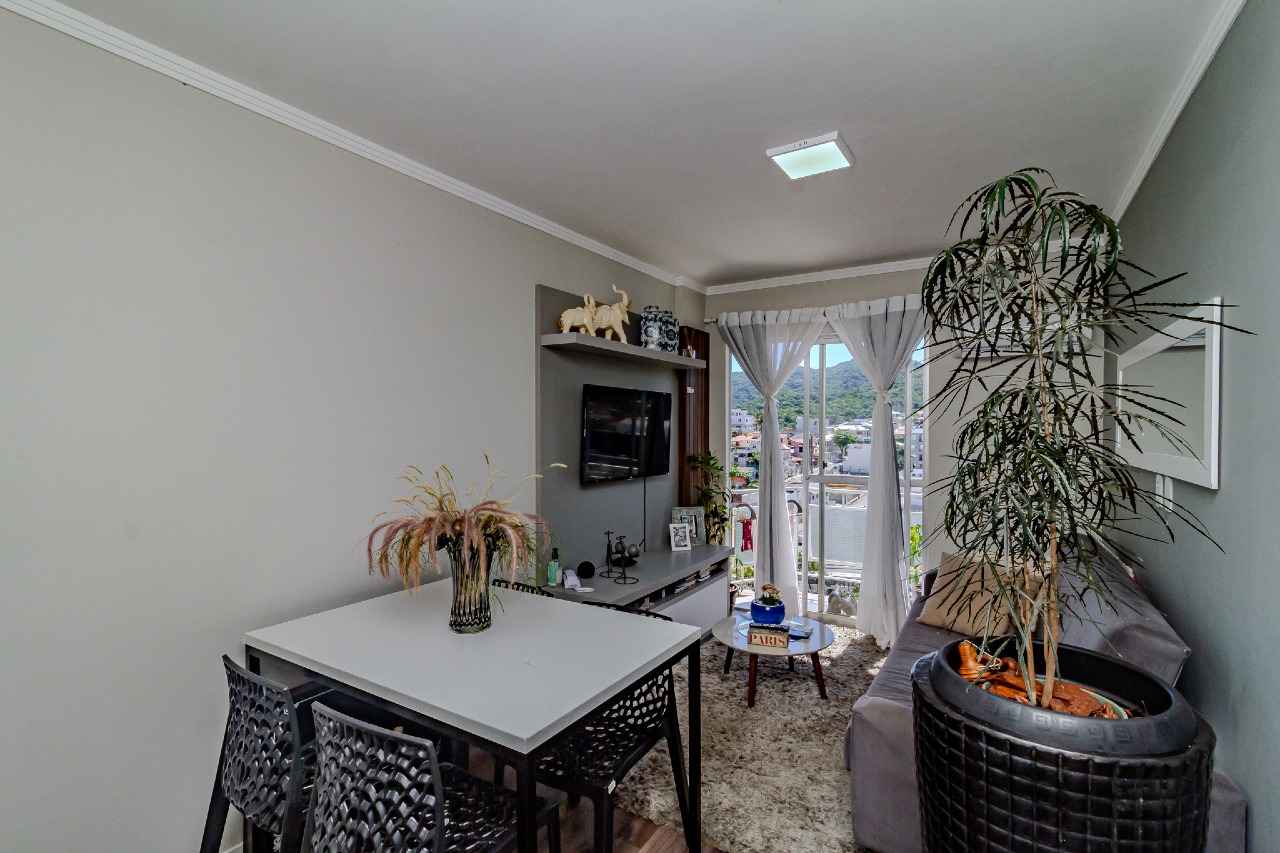 Apartamento à venda no Pioneiros: 