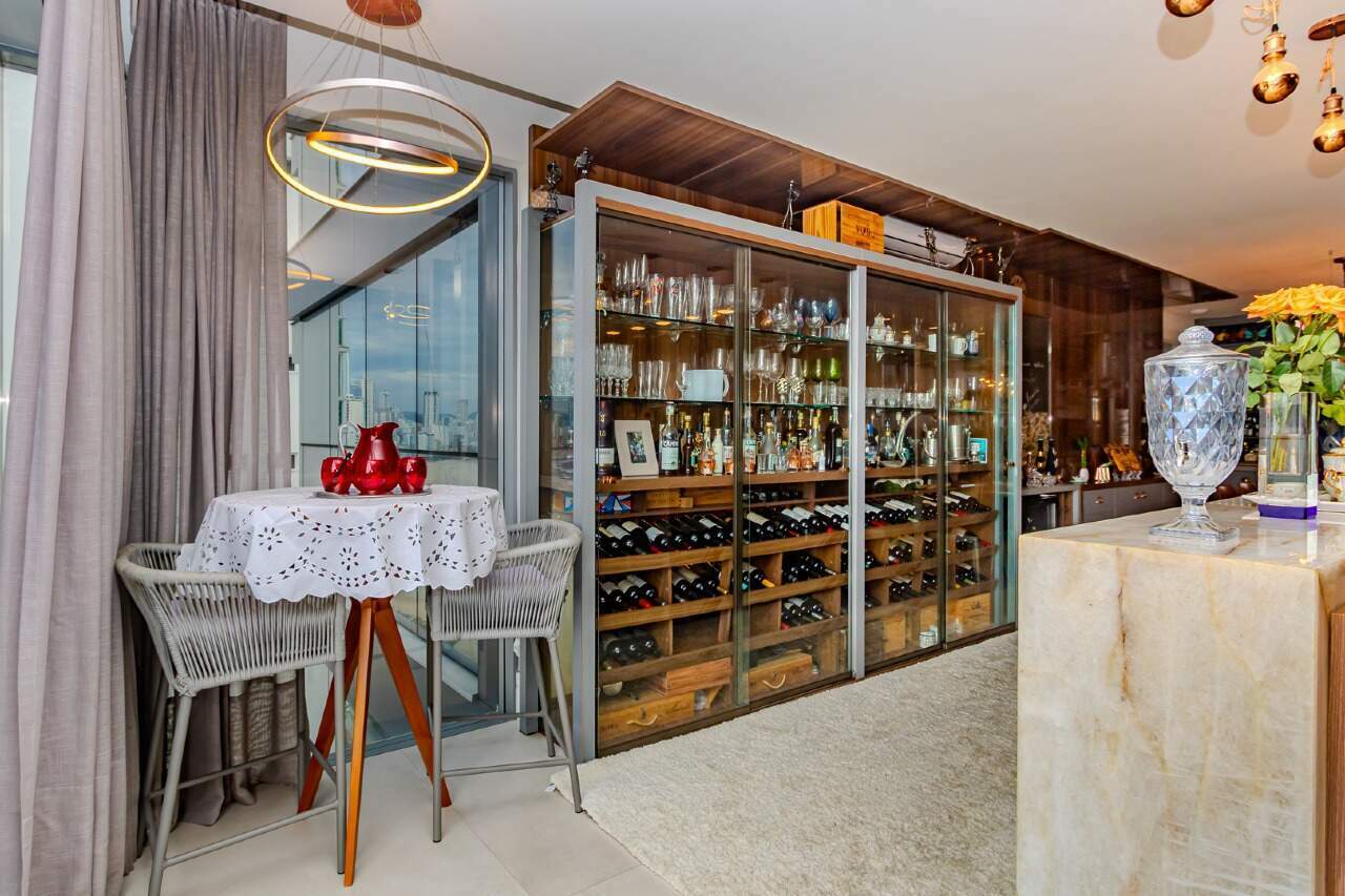 Apartamento diferenciado à venda no Centro: 