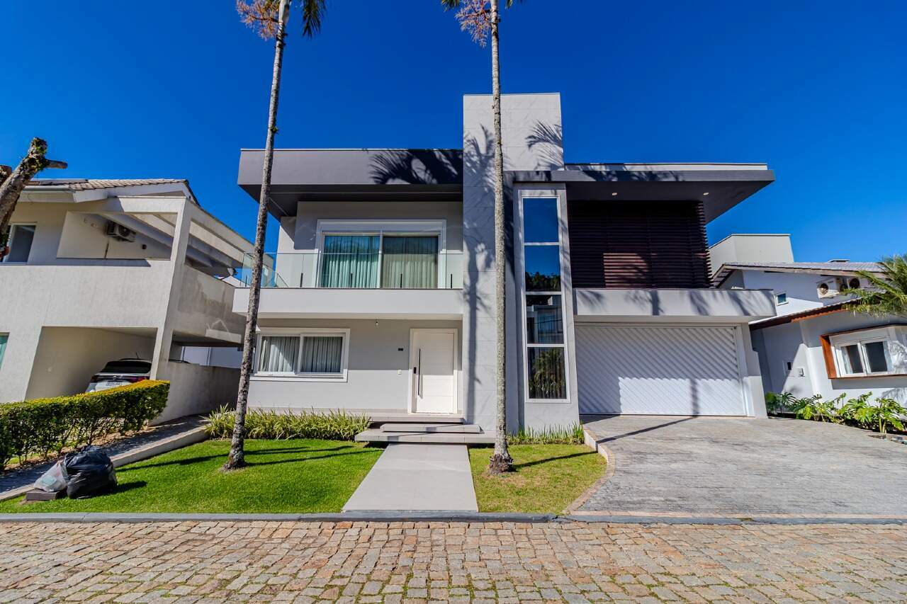 Casa de Condomínio à venda no Centro: 