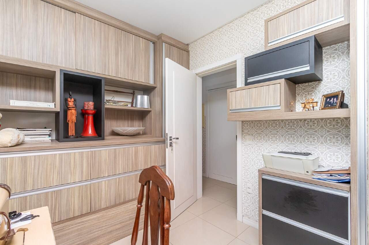 Apartamento à venda no Pioneiros: 