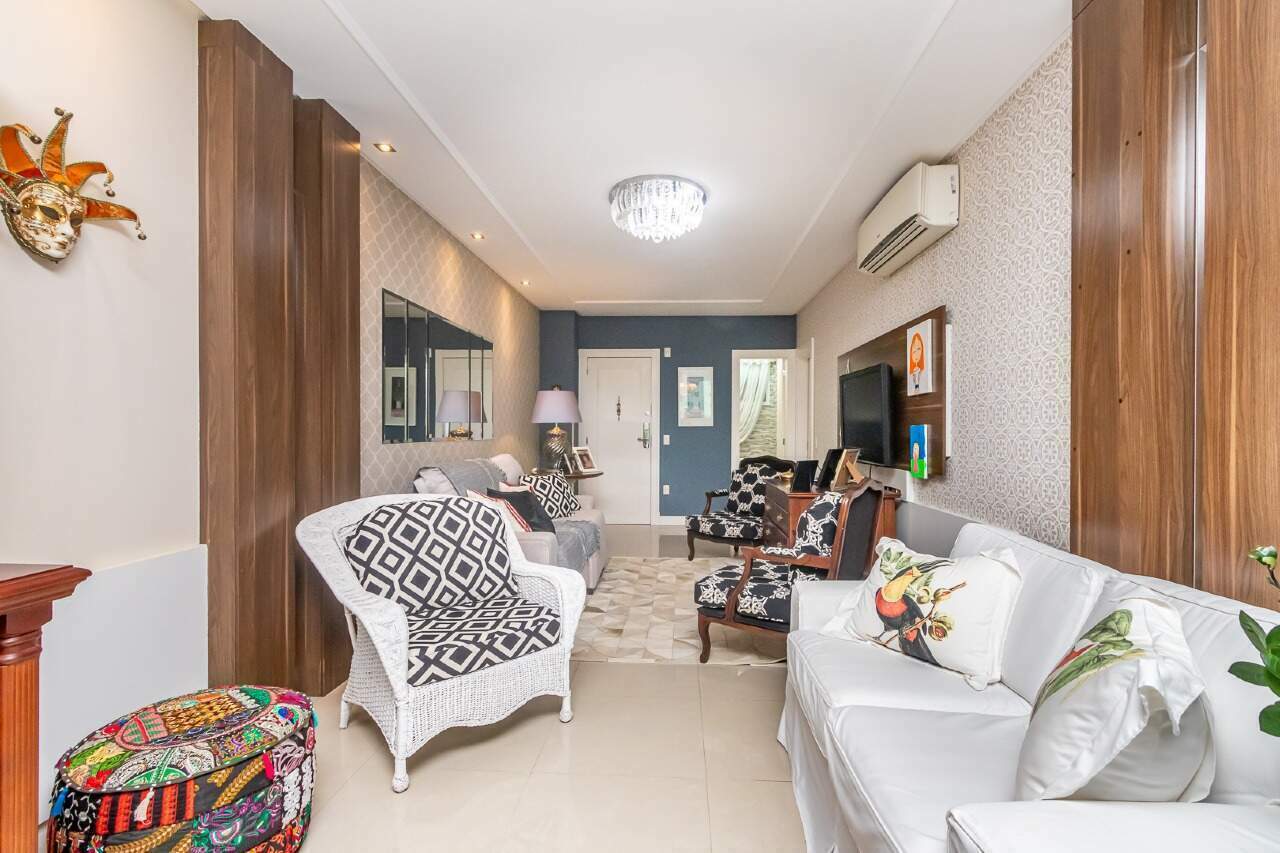 Apartamento à venda no Pioneiros: 