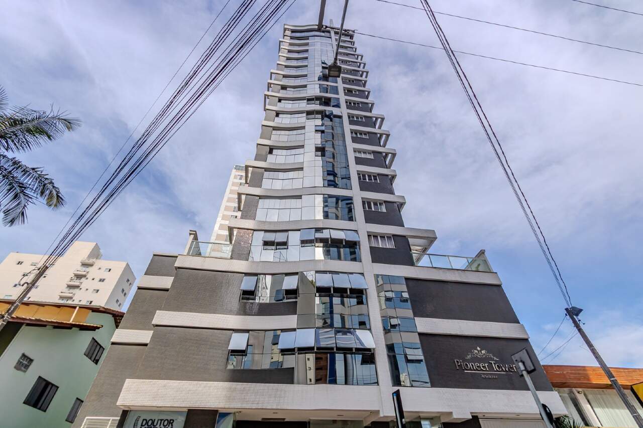 Apartamento à venda no Pioneiros: 
