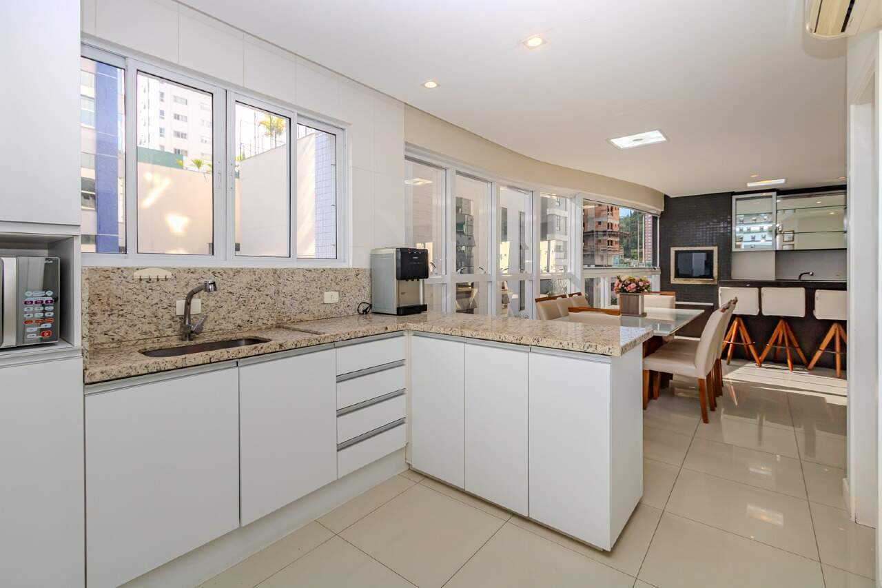 Apartamento à venda no Pioneiros: 
