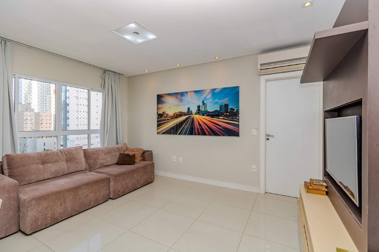 Apartamento à venda no Pioneiros: 