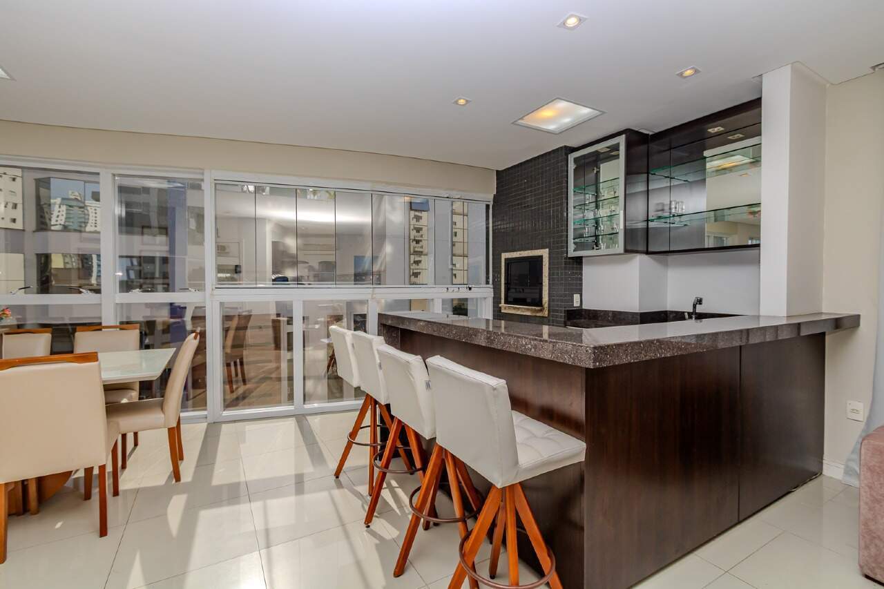 Apartamento à venda no Pioneiros: 