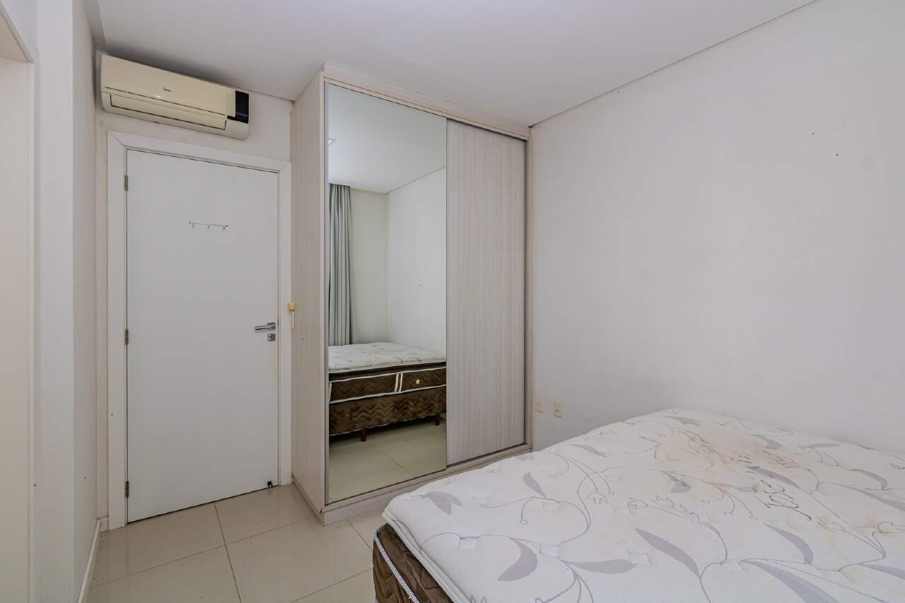 Apartamento à venda no Pioneiros: 