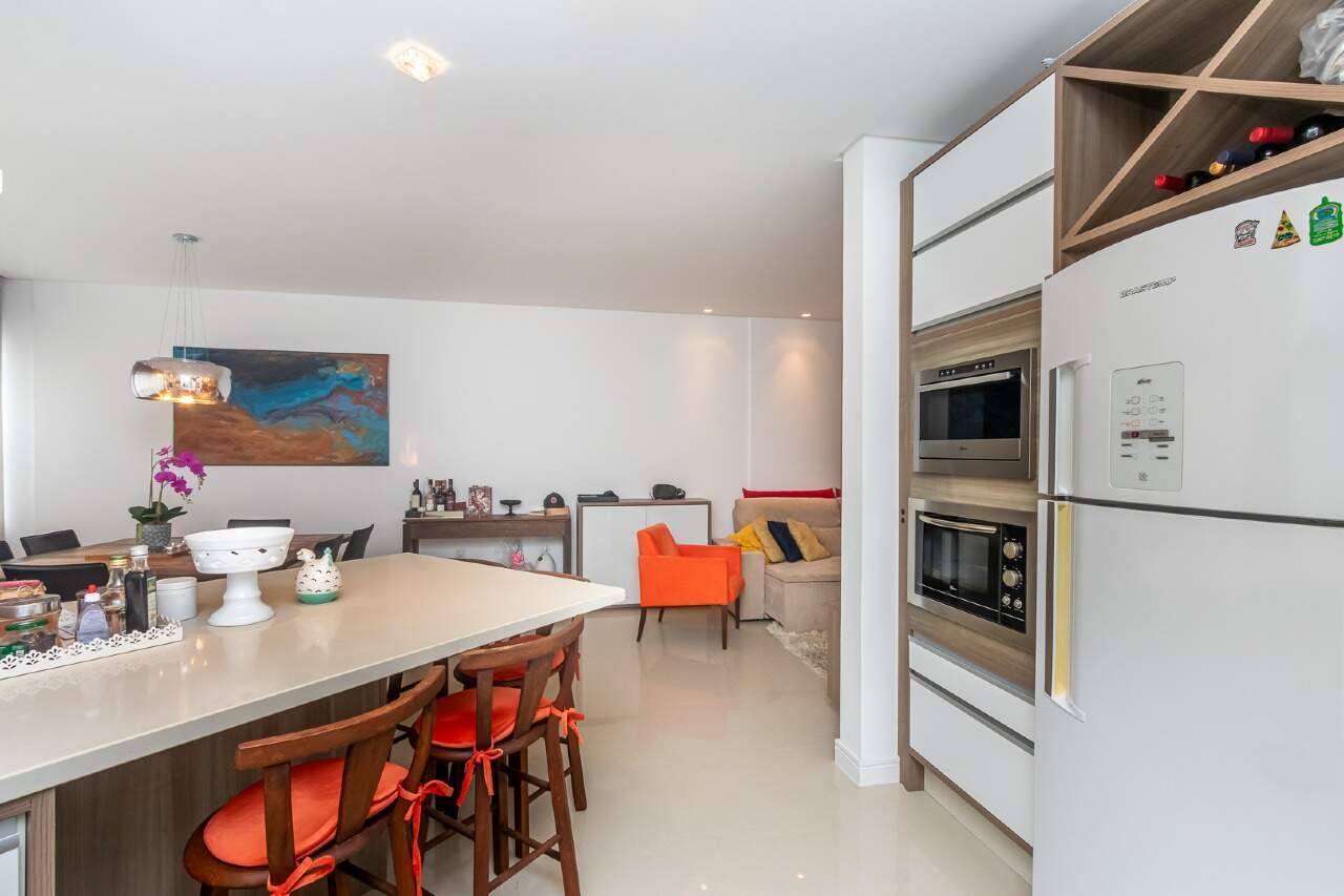Apartamento à venda no Pioneiros: 