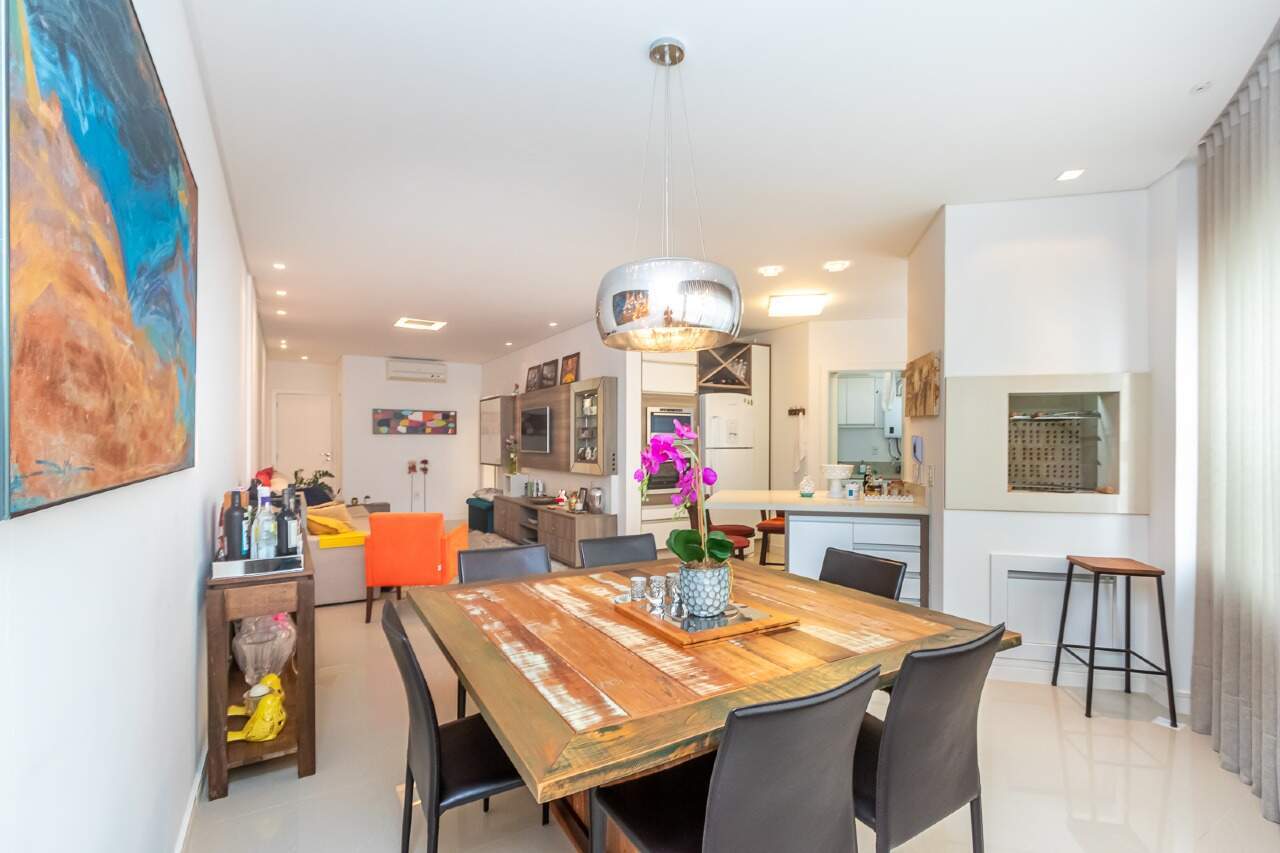 Apartamento à venda no Pioneiros: 