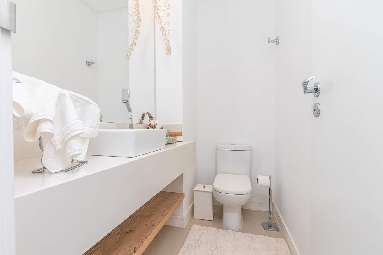 Apartamento à venda no Pioneiros: 