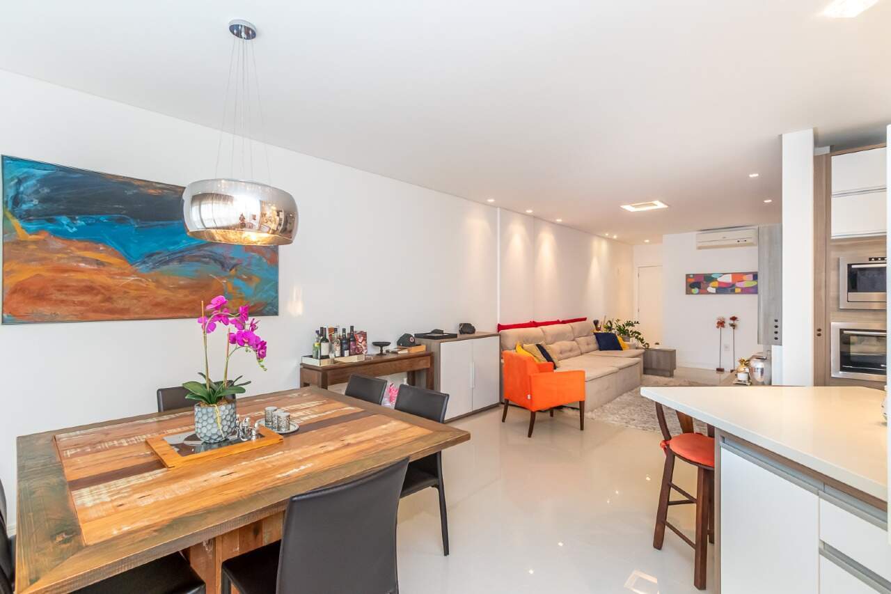 Apartamento à venda no Pioneiros: 