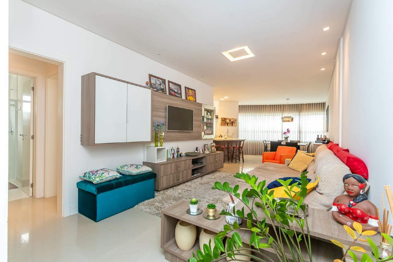 Apartamento à venda no Pioneiros: 