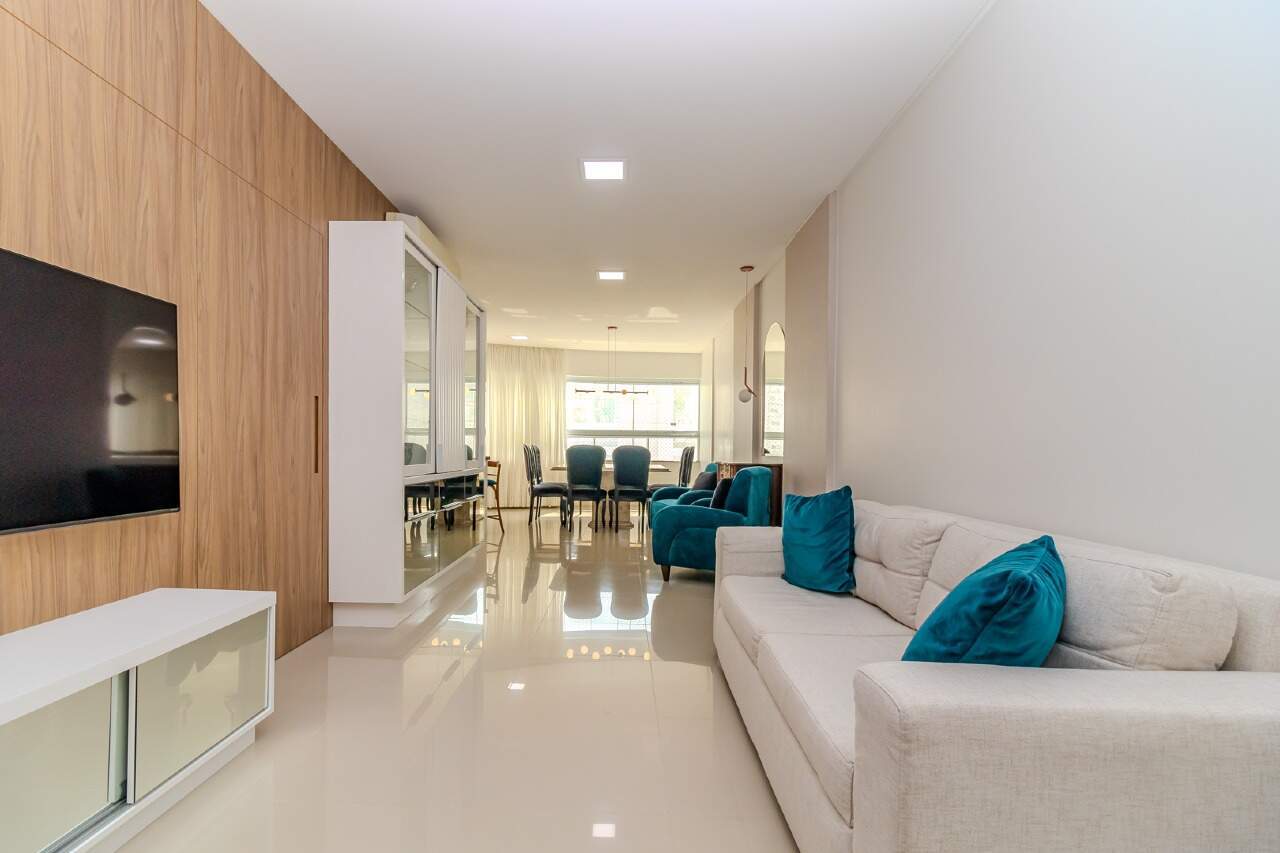 Apartamento à venda no Pioneiros: 