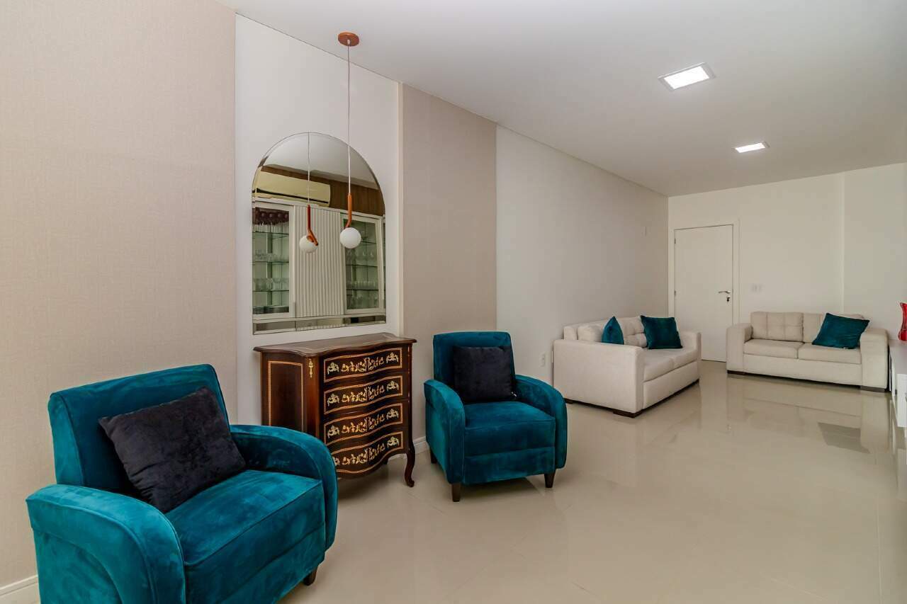 Apartamento à venda no Pioneiros: 