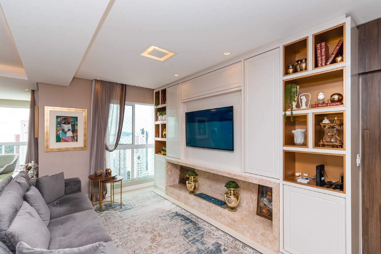 Apartamento à venda no Pioneiros: 
