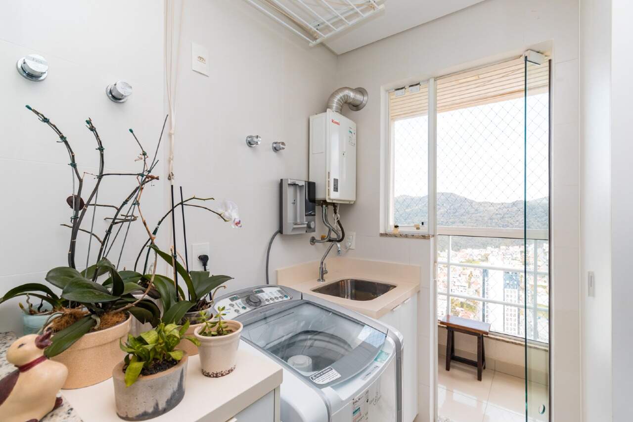 Apartamento à venda no Pioneiros: 