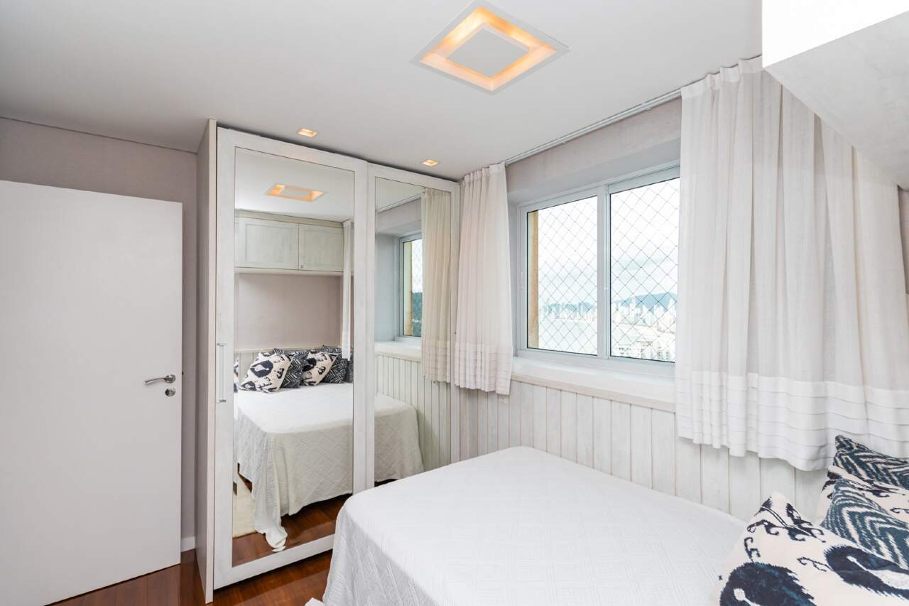 Apartamento à venda no Pioneiros: 