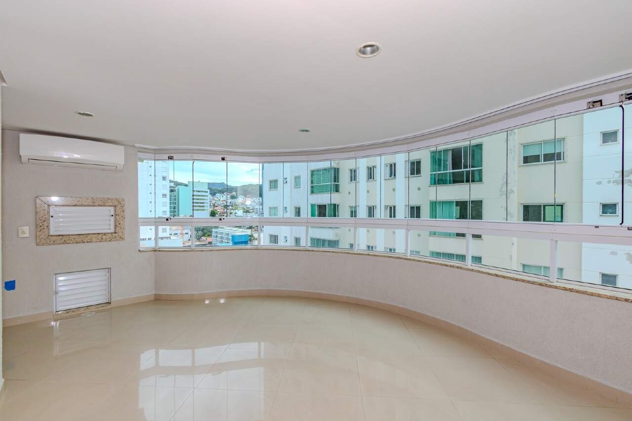 Apartamento à venda no Pioneiros: 