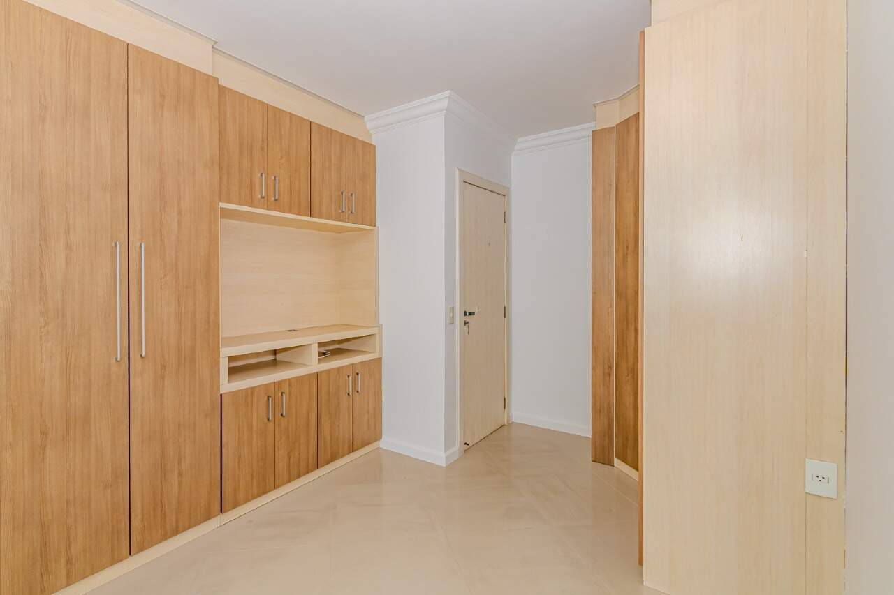 Apartamento à venda no Pioneiros: 