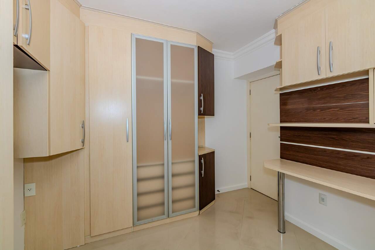 Apartamento à venda no Pioneiros: 