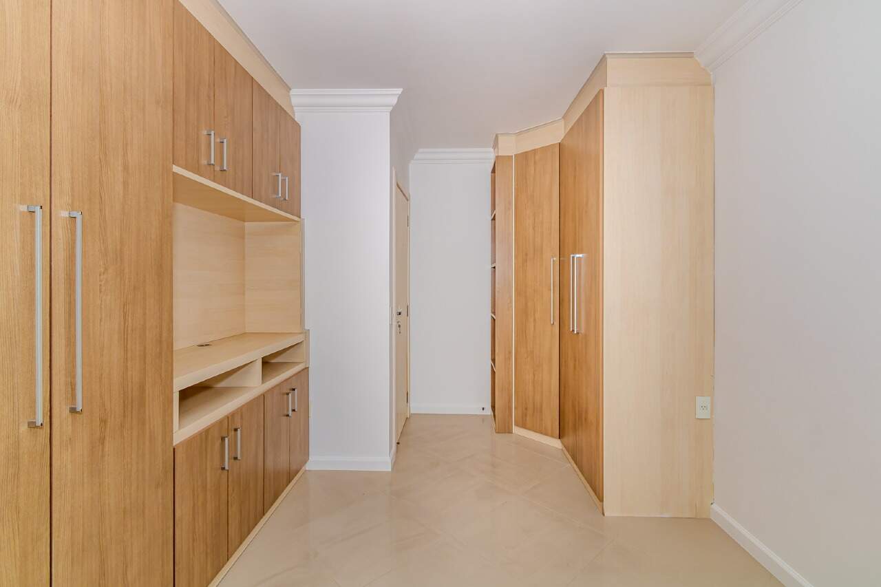 Apartamento à venda no Pioneiros: 