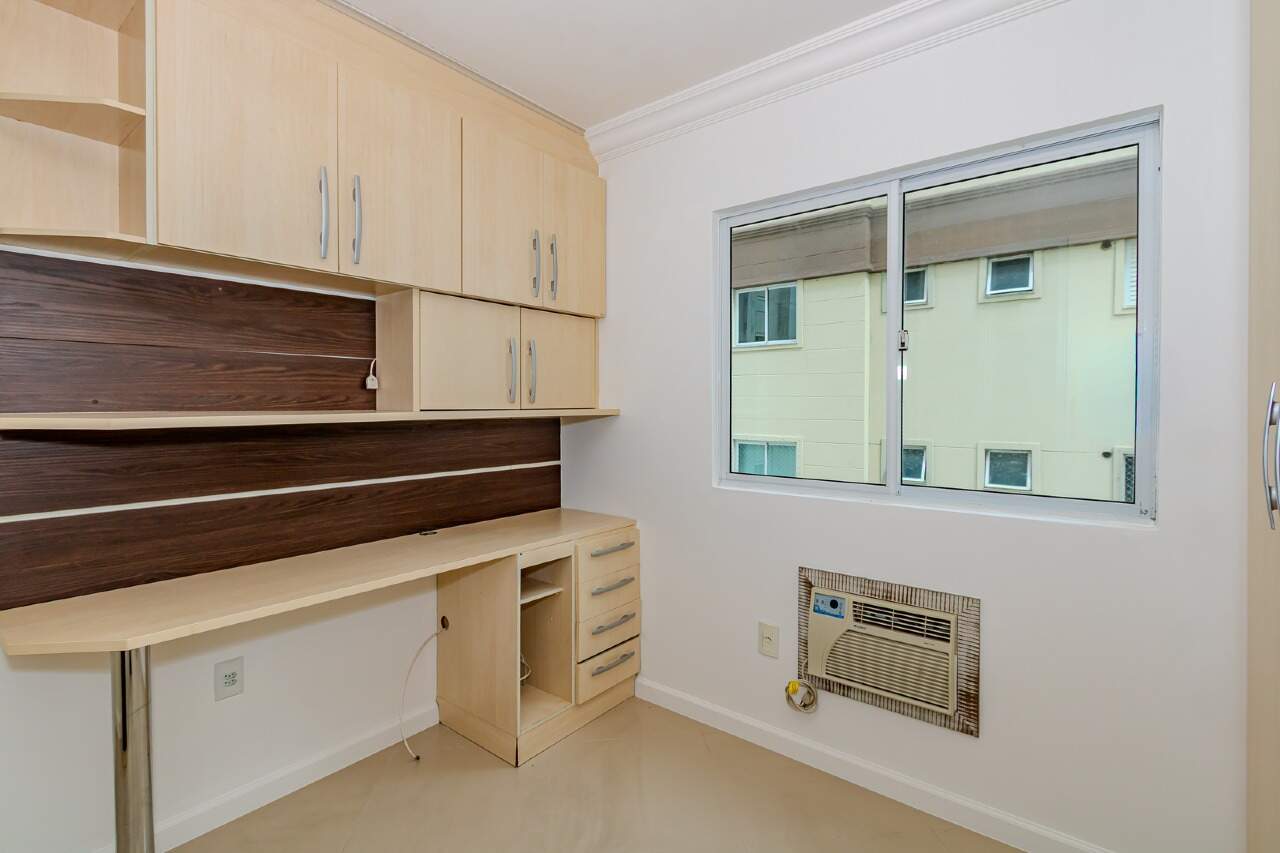 Apartamento à venda no Pioneiros: 