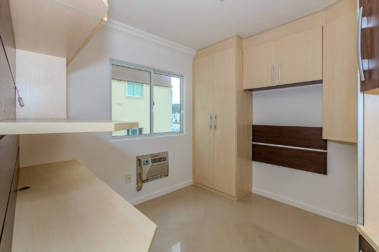 Apartamento à venda no Pioneiros: 
