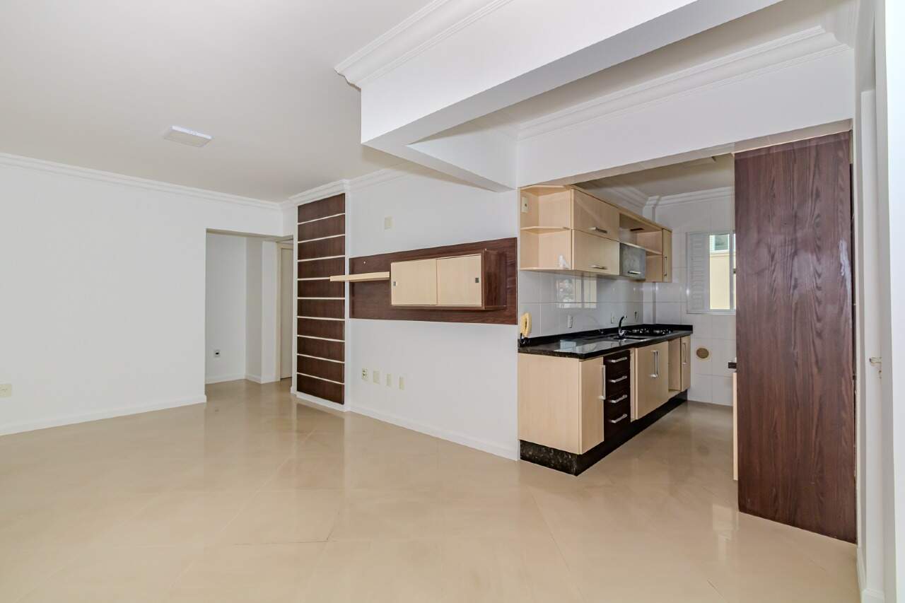 Apartamento à venda no Pioneiros: 