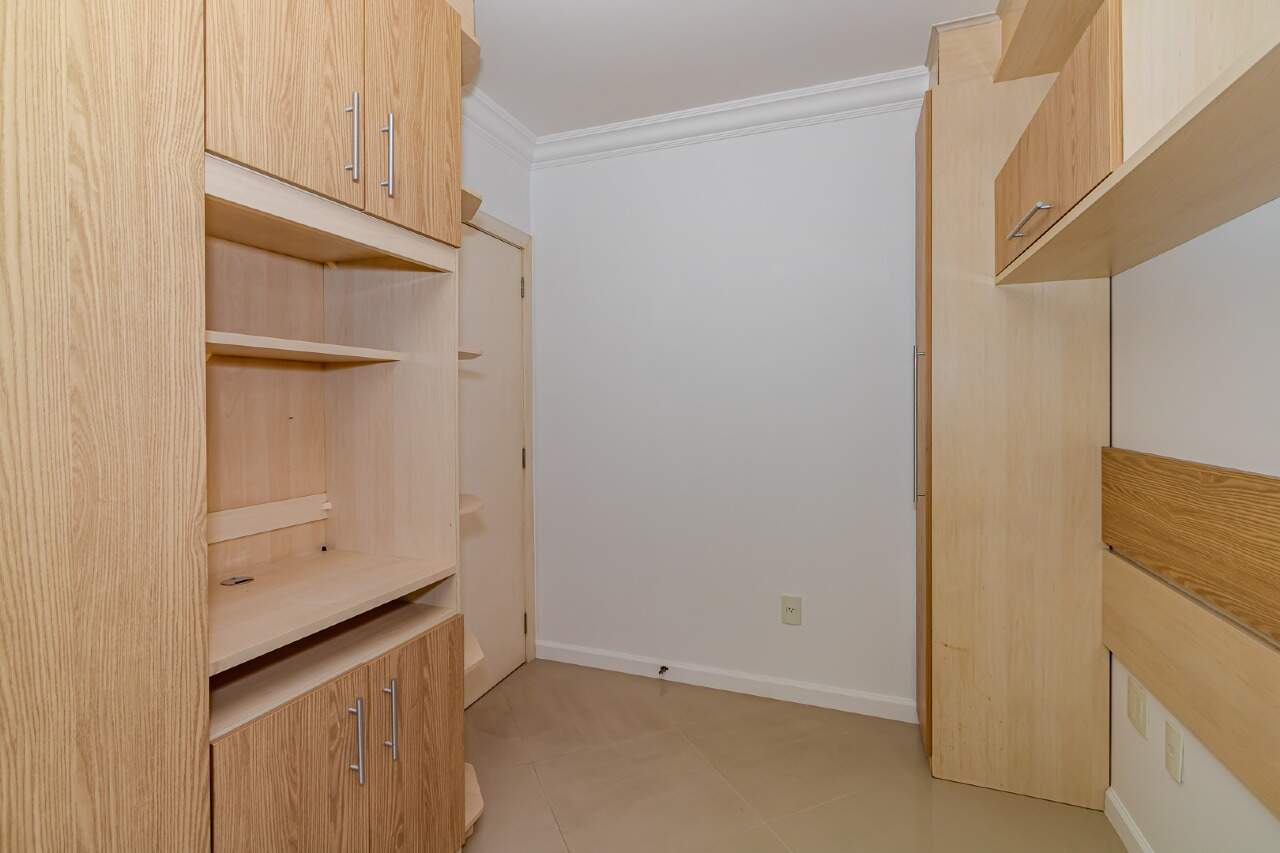 Apartamento à venda no Pioneiros: 