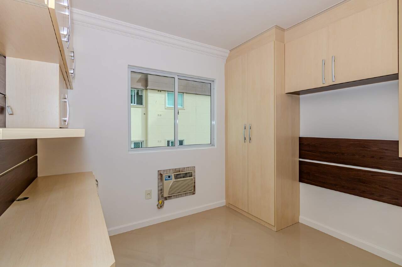 Apartamento à venda no Pioneiros: 