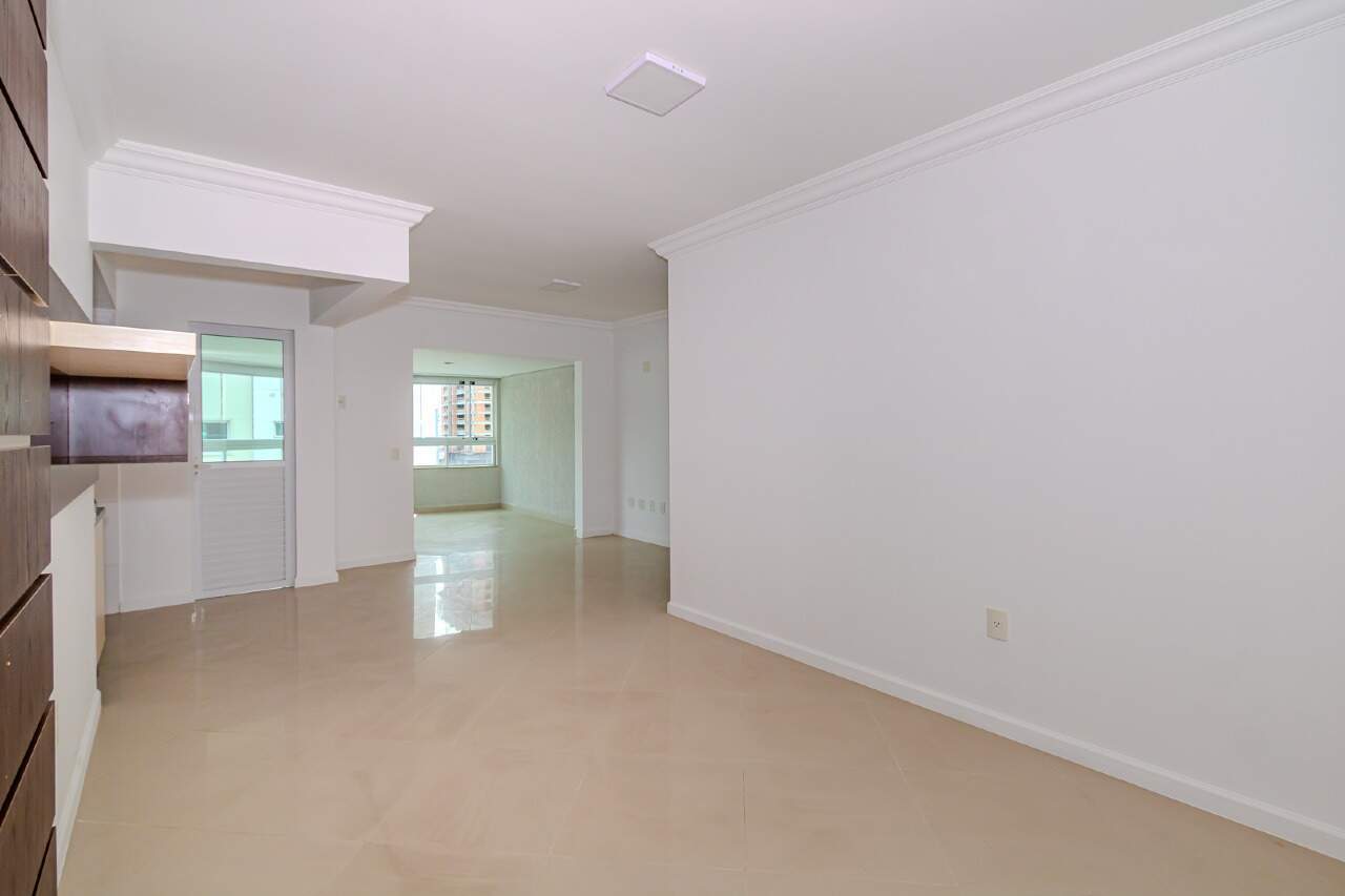 Apartamento à venda no Pioneiros: 