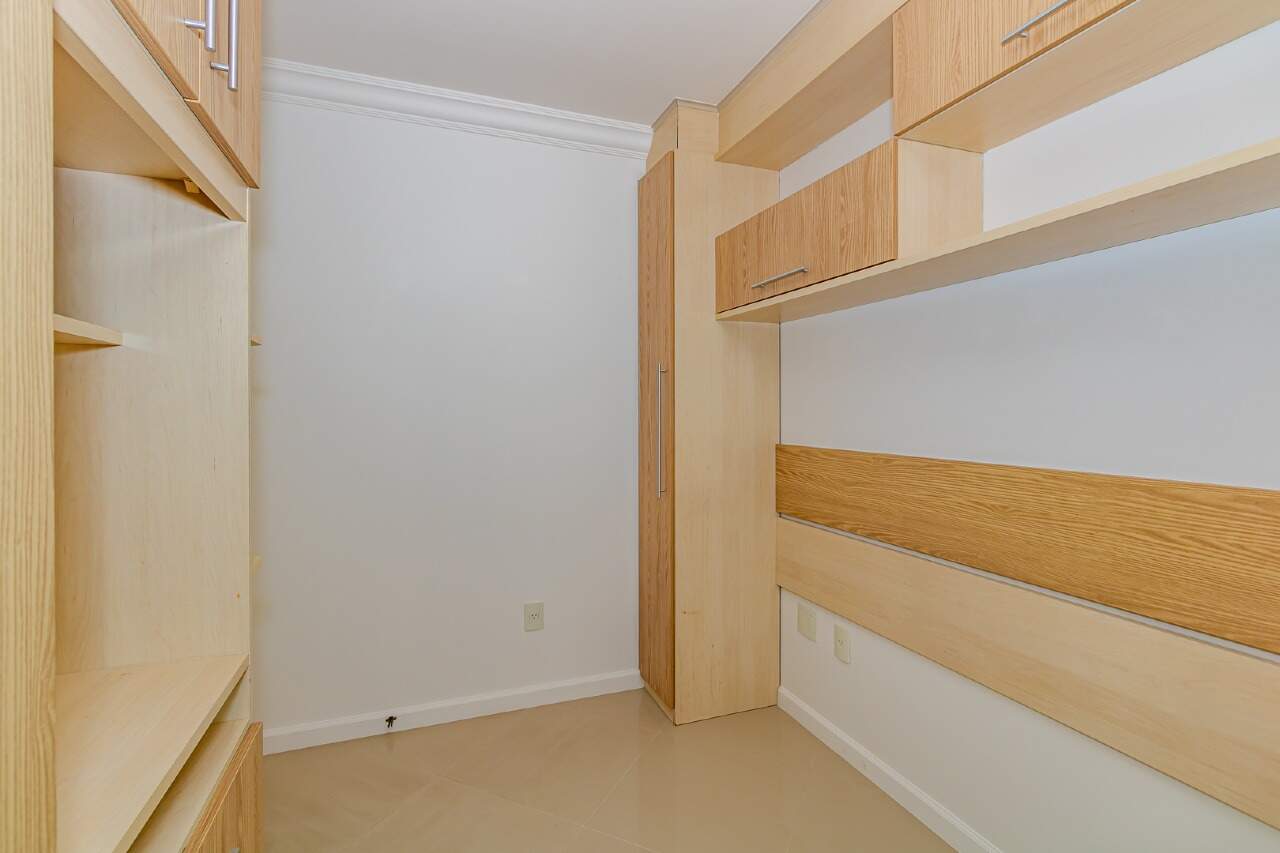 Apartamento à venda no Pioneiros: 