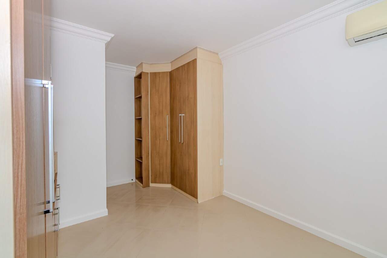 Apartamento à venda no Pioneiros: 