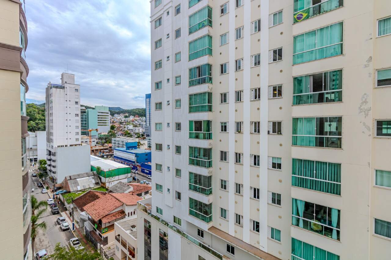Apartamento à venda no Pioneiros: 