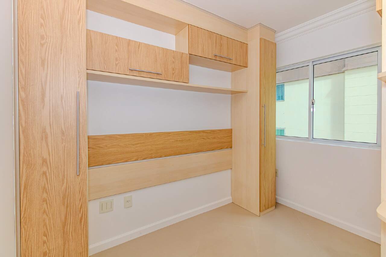 Apartamento à venda no Pioneiros: 