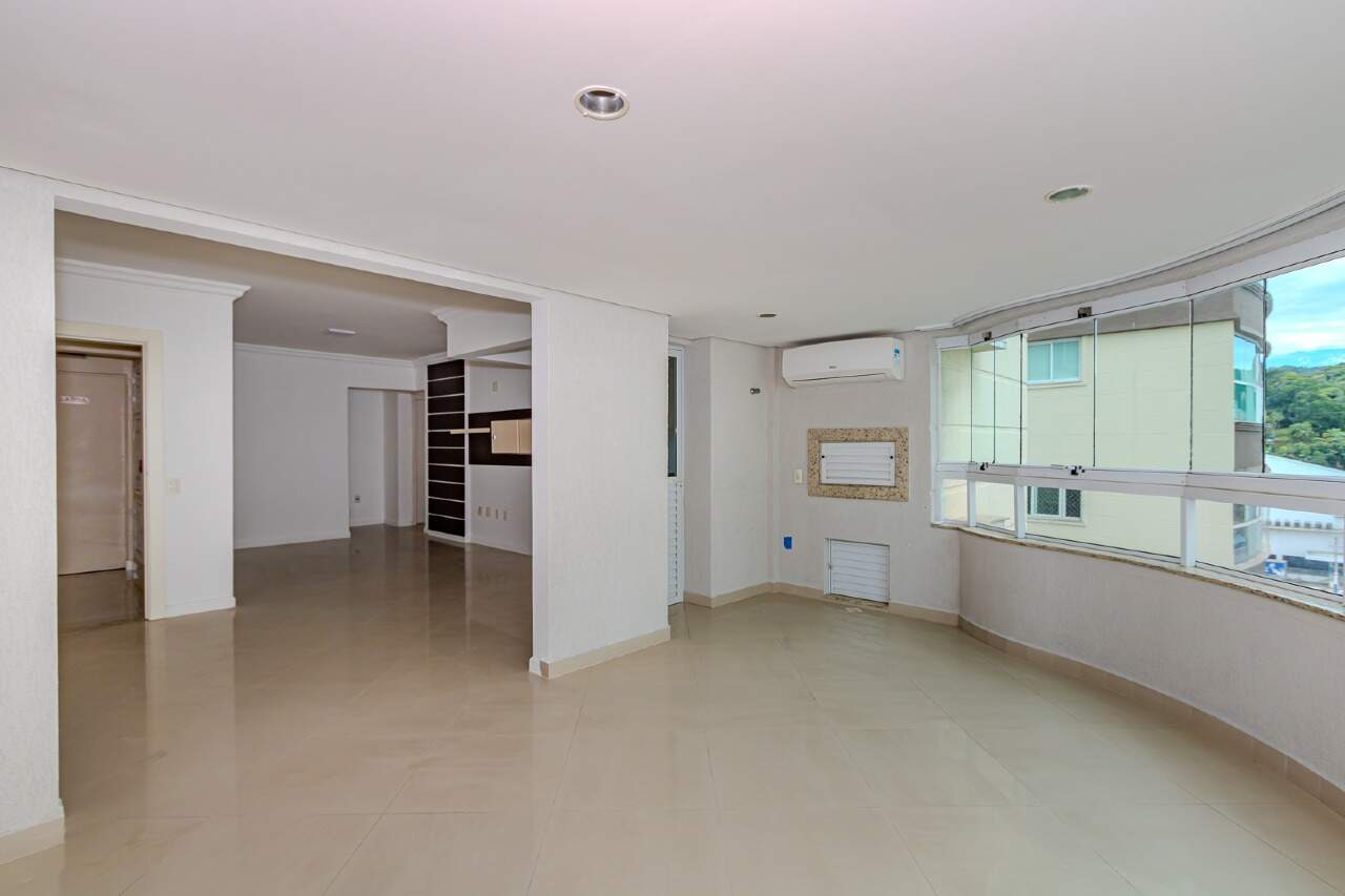 Apartamento à venda no Pioneiros: 