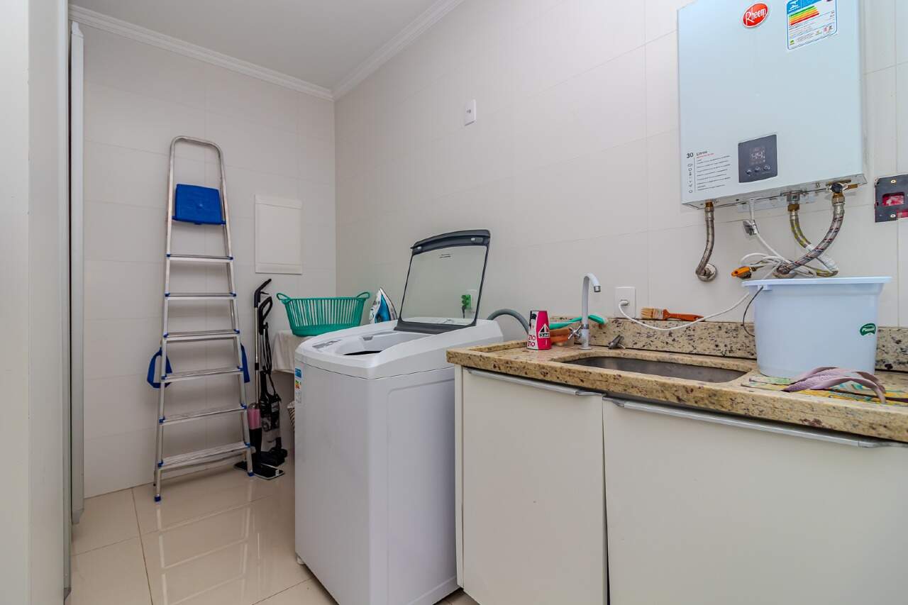 Casa de Condomínio à venda no Centro: 