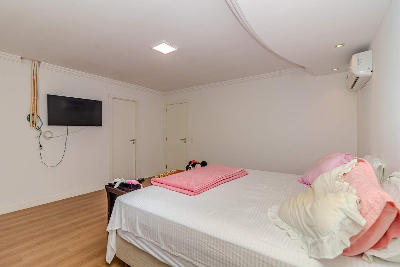 Casa de Condomínio à venda no Centro: 