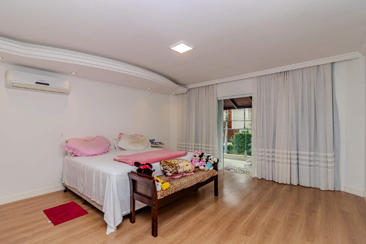 Casa de Condomínio à venda no Centro: 