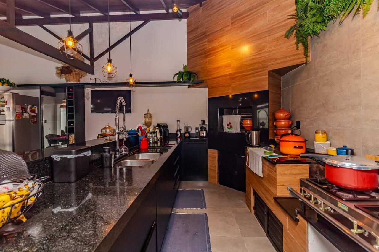 Casa de Condomínio à venda no Centro: 