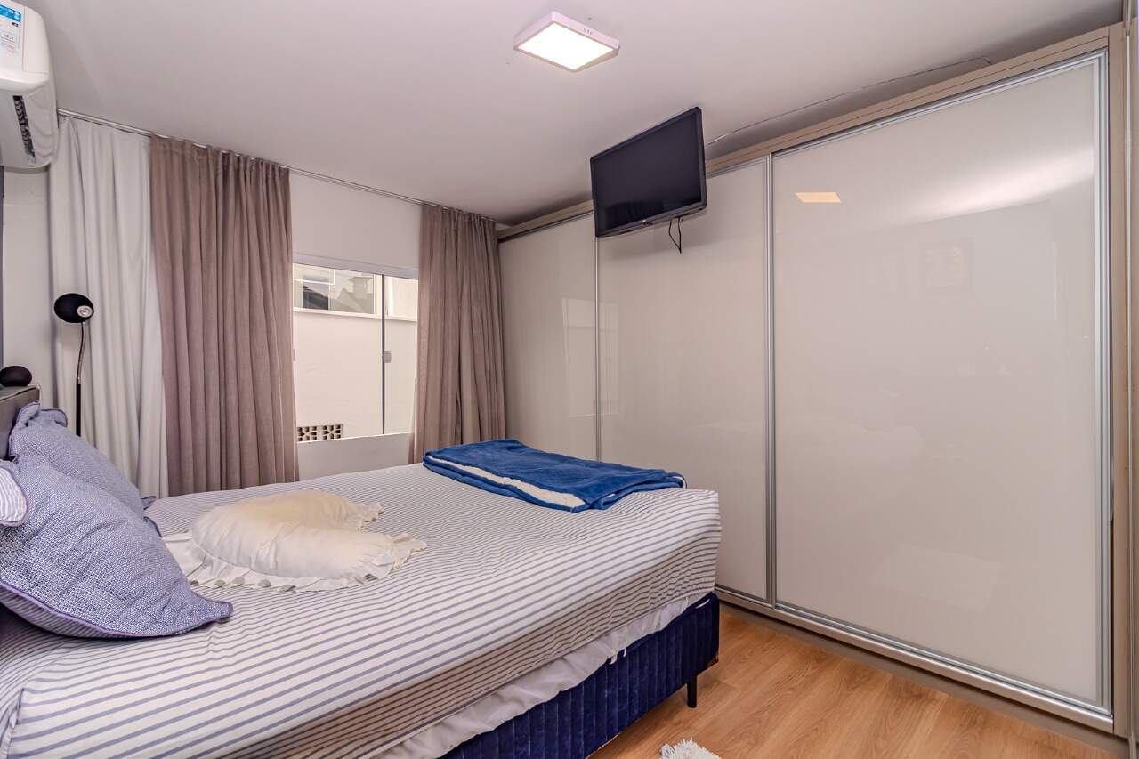 Casa de Condomínio à venda no Centro: 