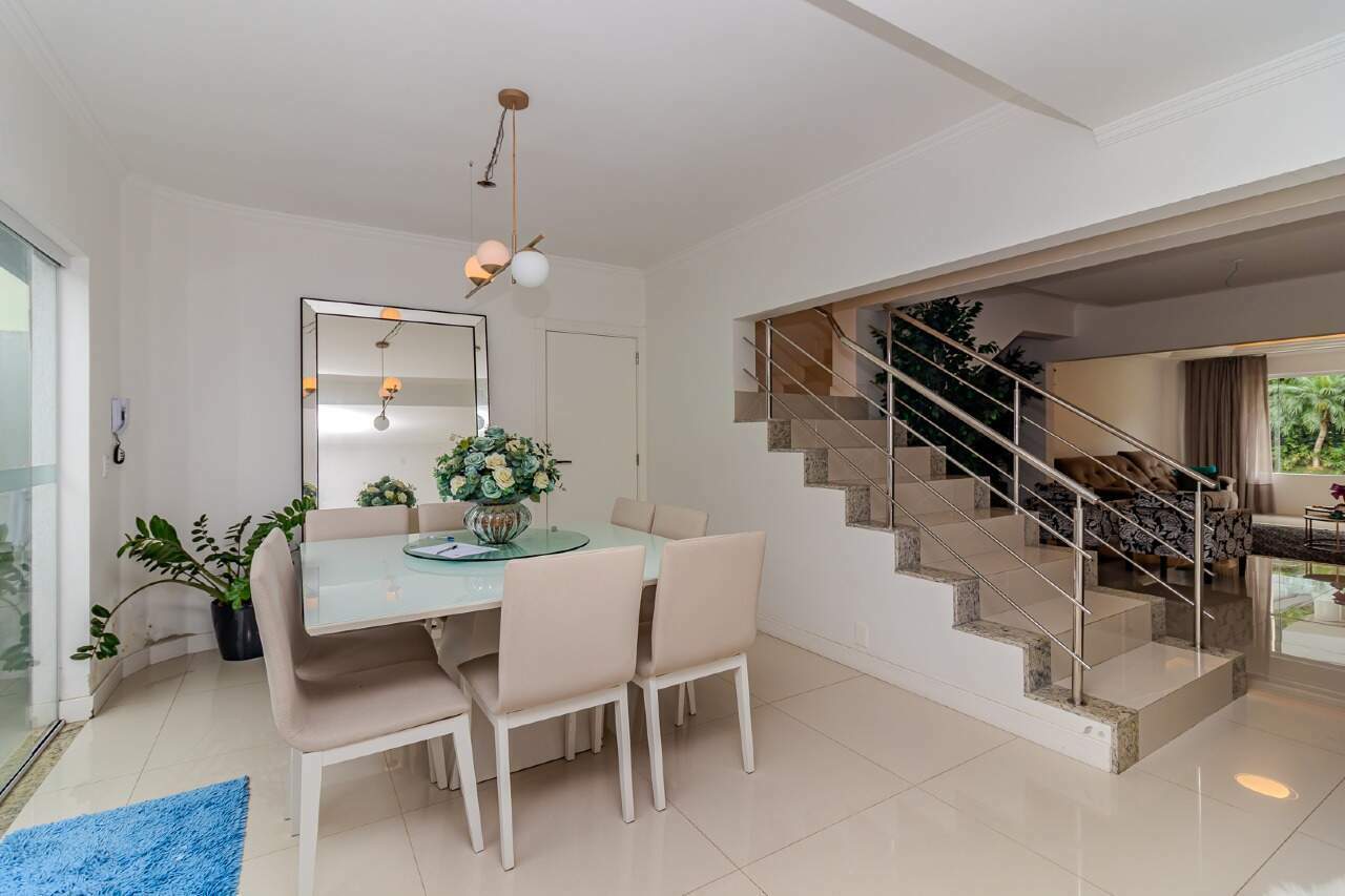 Casa de Condomínio à venda no Centro: 
