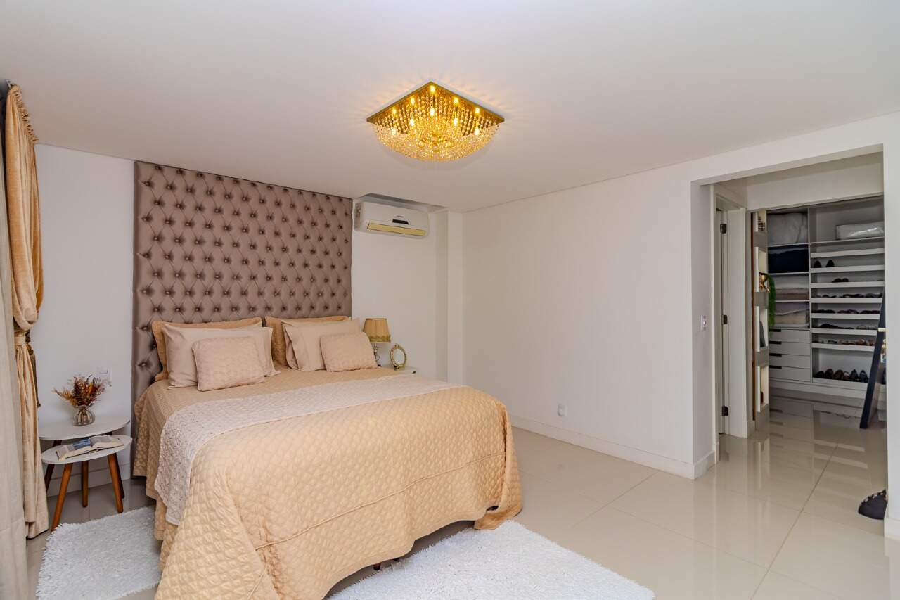 Casa de Condomínio à venda no Centro: 