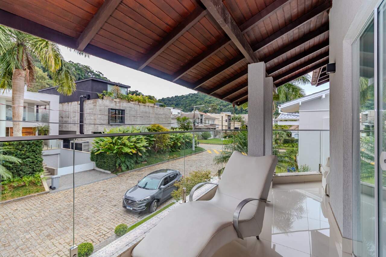 Casa de Condomínio à venda no Centro: 