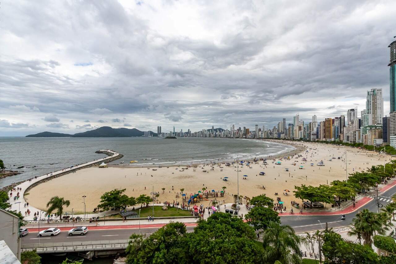 Apartamento à venda no Pioneiros: 