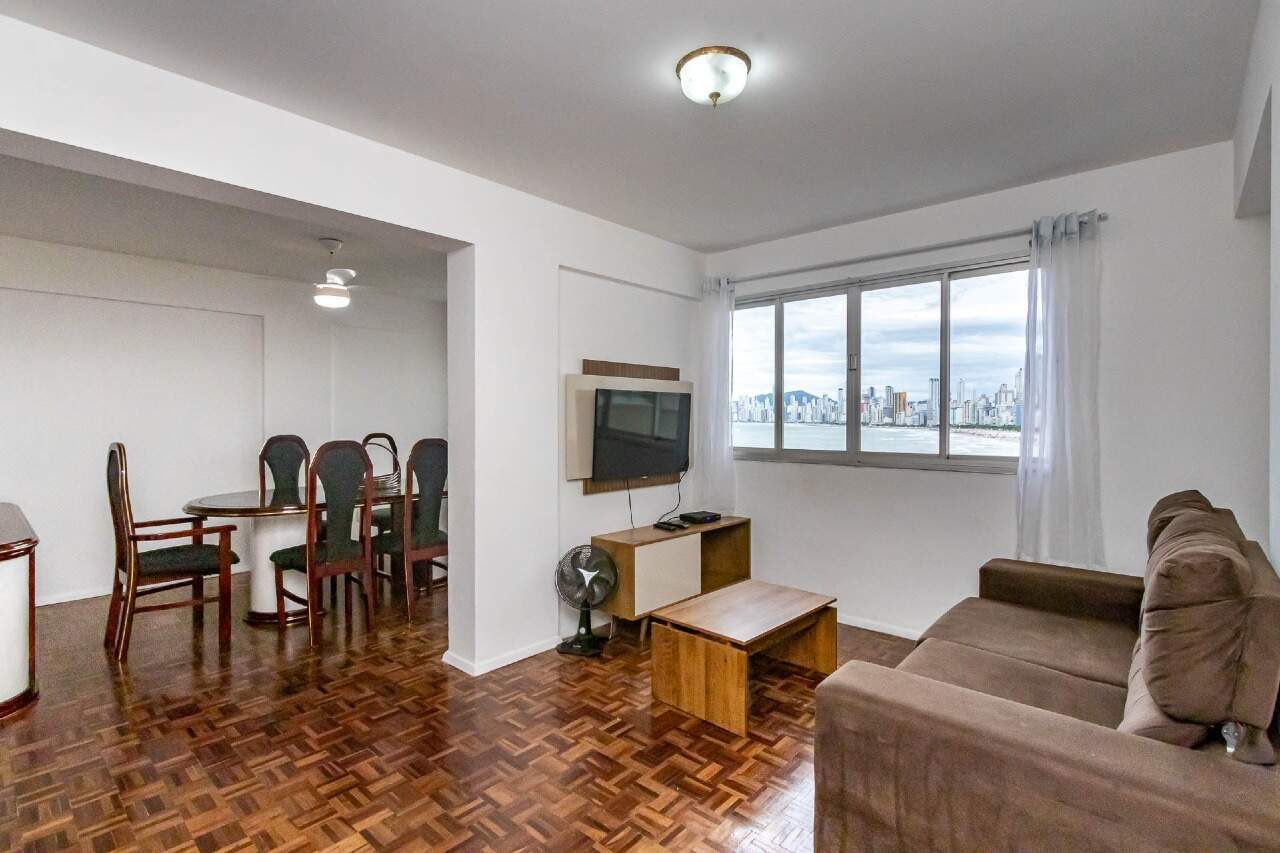 Apartamento à venda no Pioneiros: 