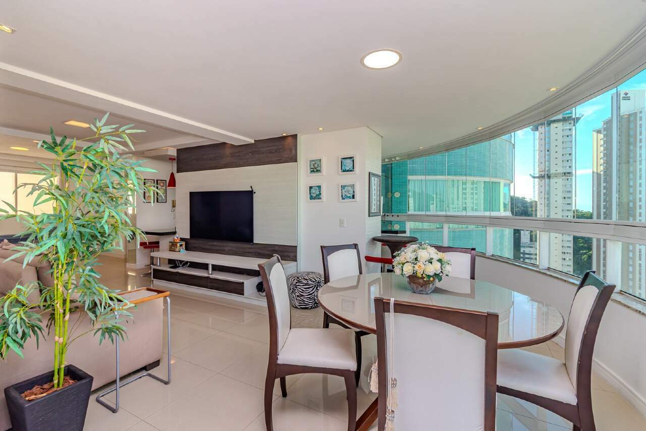 Apartamento à venda no Pioneiros: 