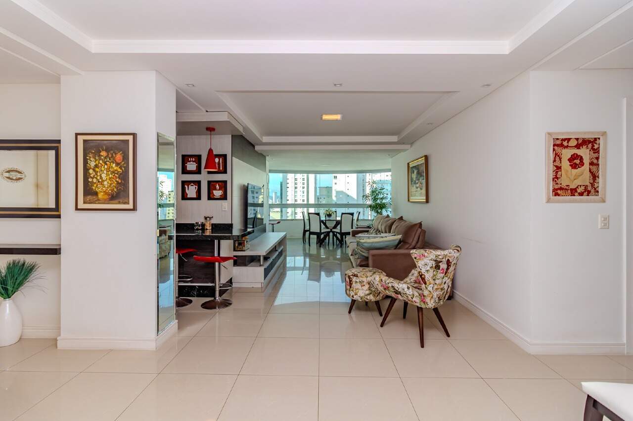 Apartamento à venda no Pioneiros: 